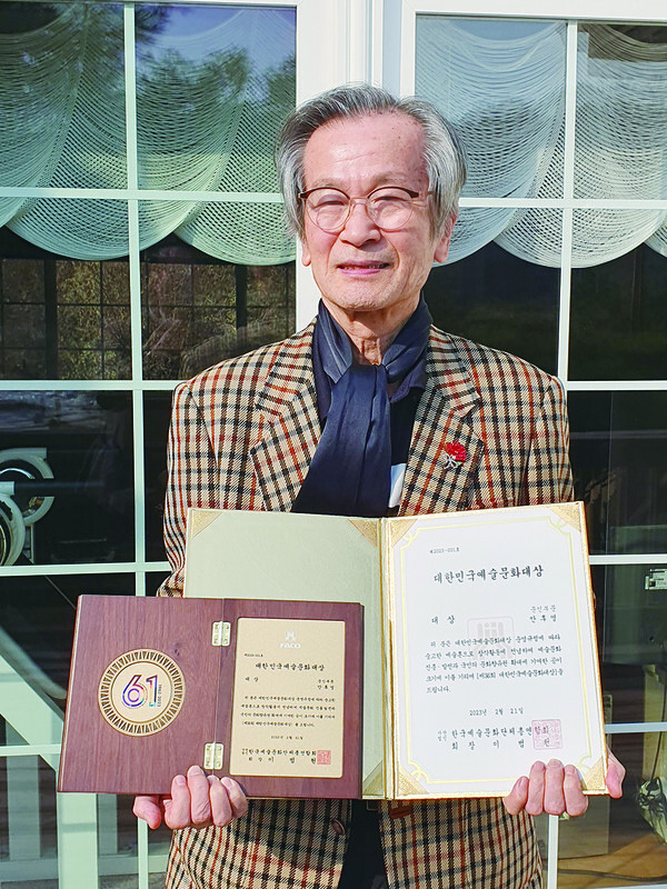 한국예총 옥천지회 안후영 전 회장은 제36회 ‘대한민국예술문화대상’을 수상했다.
