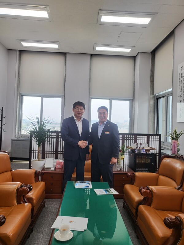 자매결연을 맺은 신안군 지역구 국회의원인 서삼석 의원(예산결산위원장)도 만났다.