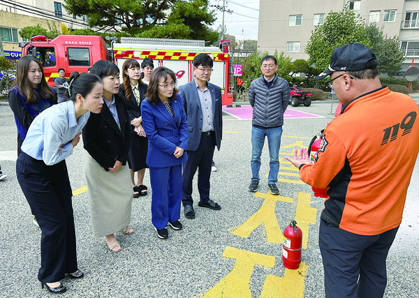 옥천교육지원청 직원들이 화재 상황에 대한 대처법을 익히는 시간을 가졌다.